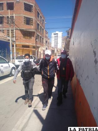 El sindicado es trasladado a dependencias de la Fiscalía /LA PATRIA