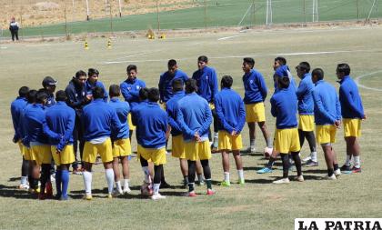 Daza se reunió antes de la práctica y pidió mayor compromiso a los jugadores /LA PATRIA