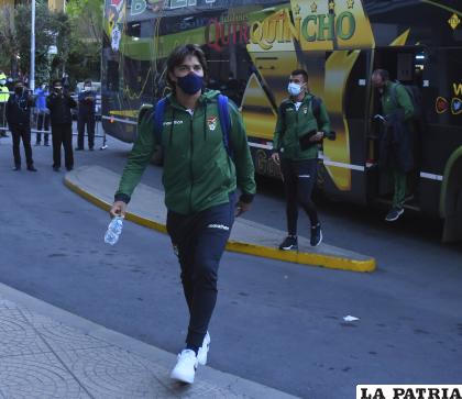 Marcelo Martins ya trabaja con el resto de sus compañeros, el arribo de la delegación a La Paz /APG