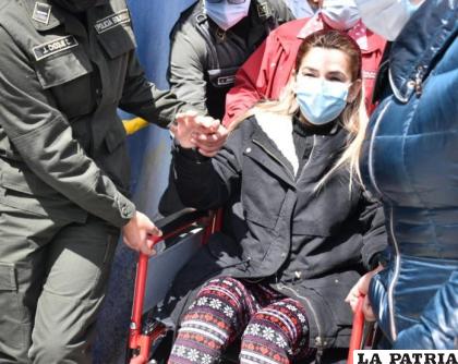 La expresidente Jeanine Áñez fue trasladada al Hospital del Tórax, el 11 de agosto /ARCHIVO APG