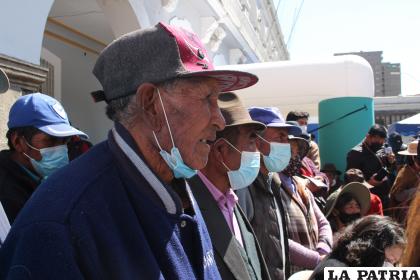 Adultos mayores denuncian despojo de sus tierras /LA PATRIA