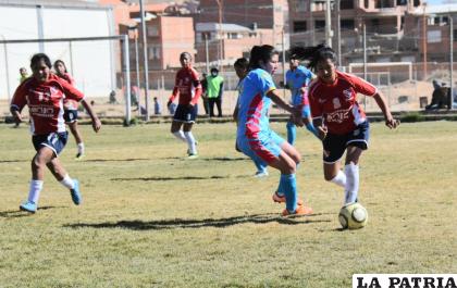 Independiente y Futuro FC lucharon por el triunfo, pero no pudieron vencerse /LA PATRIA