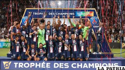 Jugadores del PSG celebran el título de la Supercopa de Francia /futbolperuano.com