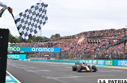 Verstappen cruza la meta en primer lugar en el GP de Hungría /as.com