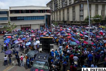 Miembros del Sindicato de Maestros celebran una asamblea general al finalizar su huelga nacional 
/Foto AP /Arnulfo Franco
