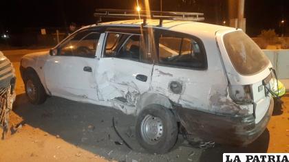 Dos pasajeros del taxi fueron socorridos a un nosocomio /LA PATRIA