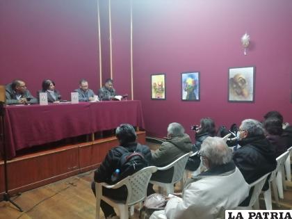 Presentación del libro de poemas de Benjamín Chávez / LA PATRIA