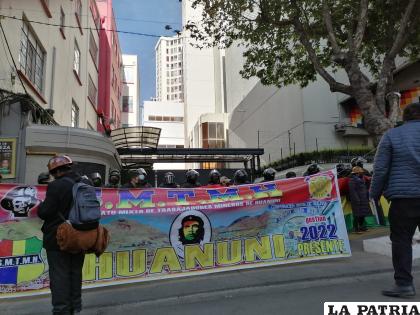 Trabajadores de la Empresa Minera Huanuni llegan con su movilización hasta La Paz /Erbol