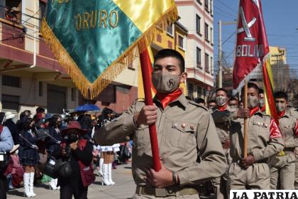 El Colegio Aniceto Arce dijo presente en el desfile zonal
