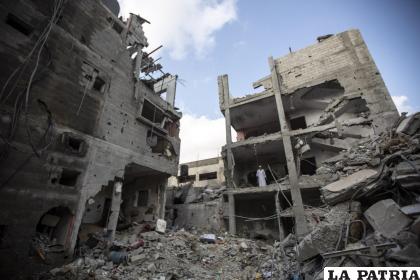 Escombros de un edificio en el que Jaled Mansour, comandante del grupo armado palestino Yihad Islámica /AP