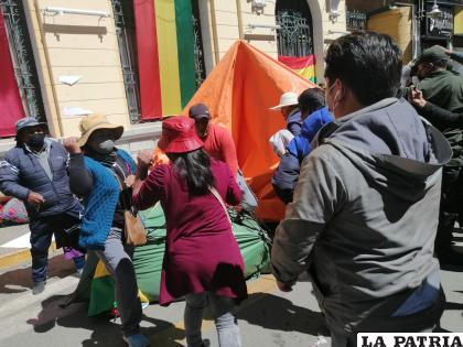 Enfrentamientos entre comerciantes y vecinos de Las Lomas / LA PATRIA