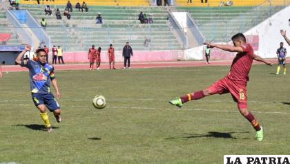El gol de Alberto Pinto cerró la goleada de 4-0 en favor de CDT Real Oruro /LA PATRIA