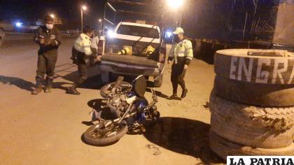 El motociclista fue diagnosticado con trauma facial y lesión en el tobillo izquierdo /LA PATRIA
