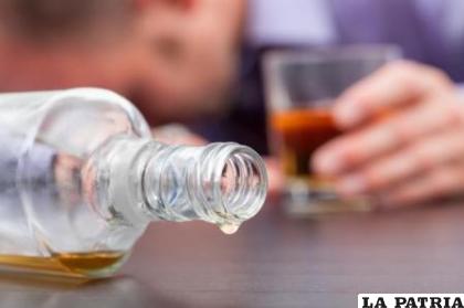 Autoridades reiteran que está prohibido consumo de alcohol en escuelas y colegios /URGENTE.BO