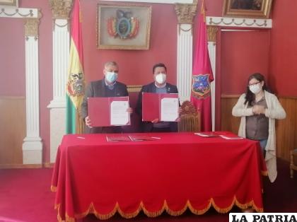 Firma de convenio entre Oruro e Iquique / LA PATRIA
