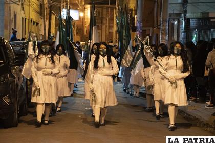 Desfilaron con singular marcha característica del Liceo “Oruro”