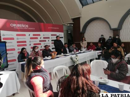 Alcalde Adhemar Wilcarani desayunó con la prensa /LA PATRIA