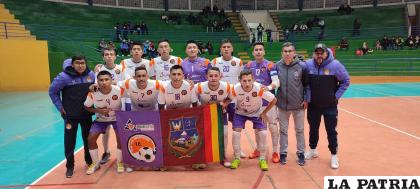 El equipo de Agua Santa que ganó anoche en Sucre /LA PATRIA