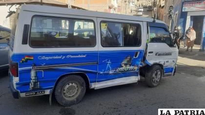 El minibús fue colisionado en la intersección de la Arce y Velasco Galvarro /LA PATRIA