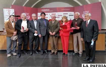 Personalidades reconocidas junto con el presidente de la institución, Andrés Rocha /LA PATRIA