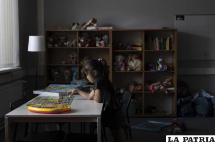 Los ucranianos tienen la suerte de no vivir en campamentos de refugiados /FOTO AP