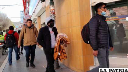 El militar es custodiado y conducido a la Fiscalía /LA PATRIA