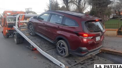 La Policía remolcó la vagoneta /LA PATRIA