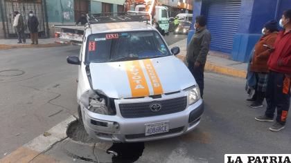 Así quedó el vehículo después del impacto /LA PATRIA
