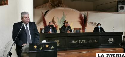 El diputado Enrique Urquidi abrió el Foro sobre minería /LA PATRIA