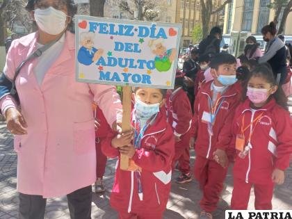 Pidieron a la ciudadanía joven que respete a los adultos mayores /LA PATRIA