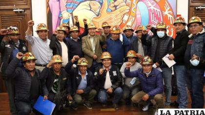 Reunión del Presidente con la Federación de Cooperativas Mineras de Oruro /LUCHO ARCE