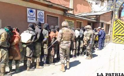Para mayor seguridad fueron trasladados a la ciudad de Oruro /Captura de video