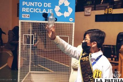 Un niño muestra el uso correcto /GAMO