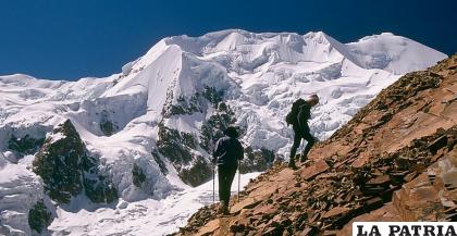 Escaladores sufrieron un accidente en el Illimani, uno falleció /Inovapress