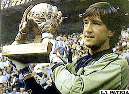 El portero italiano Walter Zenga mantuvo su arco
invicto por 517 minutos en el Mundial Italia 1990
