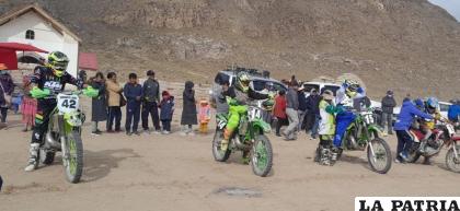 Una jornada especial en Puñaca donde el motociclismo se hace una tradición /LA PATRIA