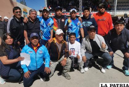 La delegación orureña en el torneo nacional realizado en Sucre /LA PATRIA