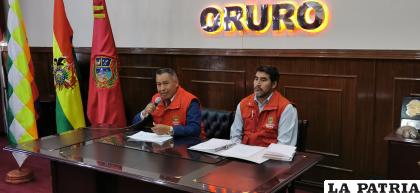 Autoridades de la Gobernación de Oruro presentaron el voto resolutivo en conferencia de prensa /LA PATRIA