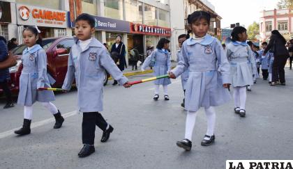 El orden predominó en el paso de todas las unidades educativas 
