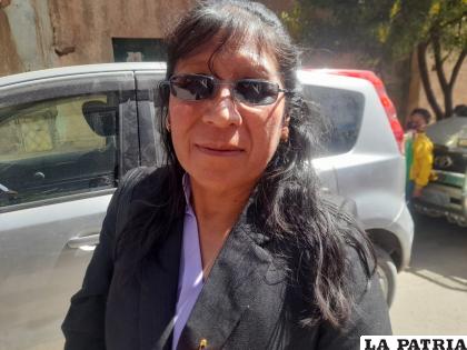 ISABEL GUTI?RREZ TORREZ
??Patriotismo es dar fervor cívico. Desde niños inculcamos todo lo que se refiere a la historia boliviana: cuándo fuimos colonizados por los españoles, quiénes fueron los primeros padres de la patria y cómo conseguimos la libertad de Bolivia?.
