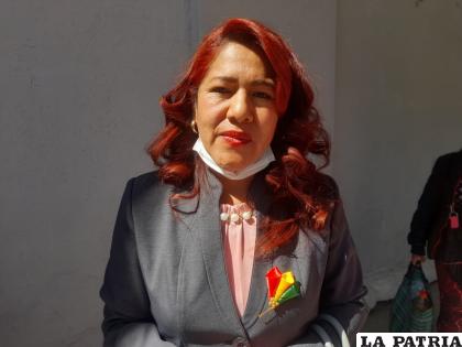 MIRIAM SANTOS
??Patriotismo es respetar a la patria, realizamos actividades en las que ellos aprendan a valorar y a respetar los símbolos patrios?.