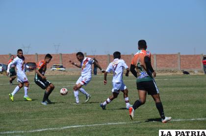 CDT Real Oruro no quiere perder el ritmo futbolístico /LA PATRIA