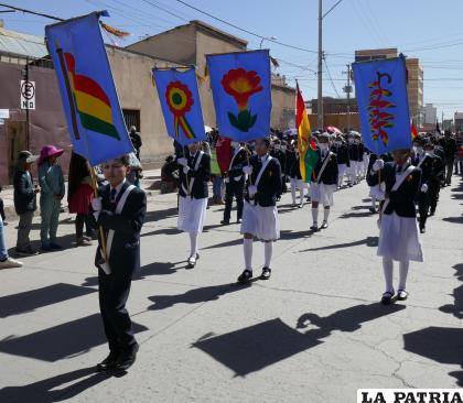 Los símbolos patrios también estuvieron presentes en el desfile 
