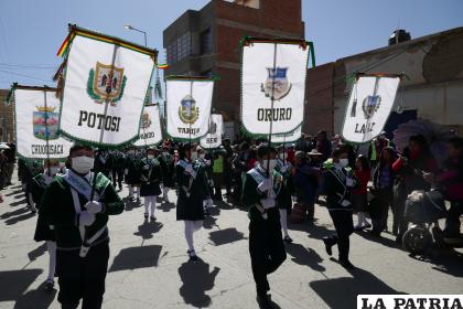 Los nueve departamentos de Bolivia, más el Litoral, fueron representados 
