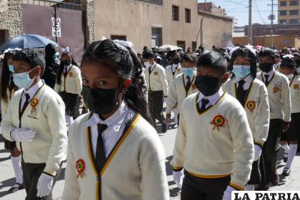 Estudiantes siguen cumpliendo las medidas de bioseguridad 
