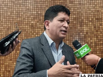 El presidente de la Comisión Especial de Investigación de Casos de Pederastia, senador Luis Adolfo Flores /LA PATRIA
