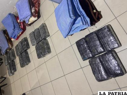Incautaron 20 paquetes de droga que eran enviadas desde La Paz a Caracollo /Emilio Castillo/LA PATRIA
