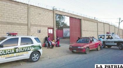 Fachada del penal de Morros Blancos /Referencial