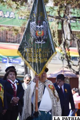 Esposas y viudas de policías también participaron del festejo independentista  