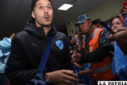 El entrenador Beñat San José fue ovacionado a su llegada a La Paz /APG